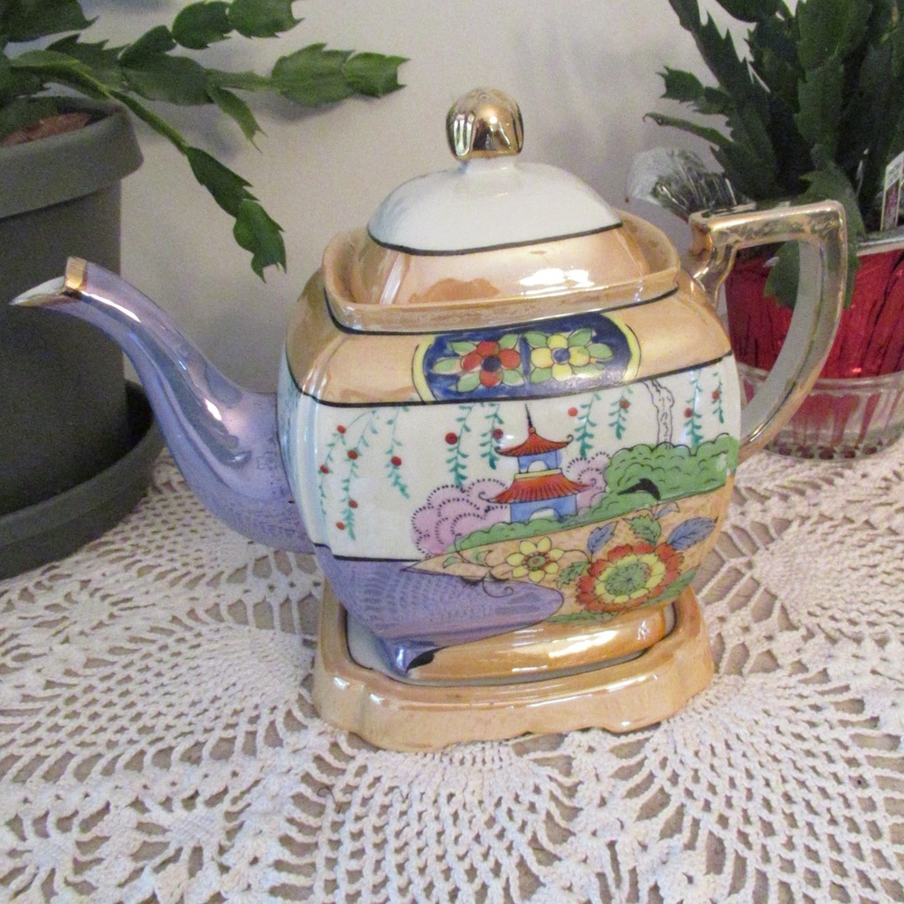 Authentic TT Takito Lusterware Tea Pot
